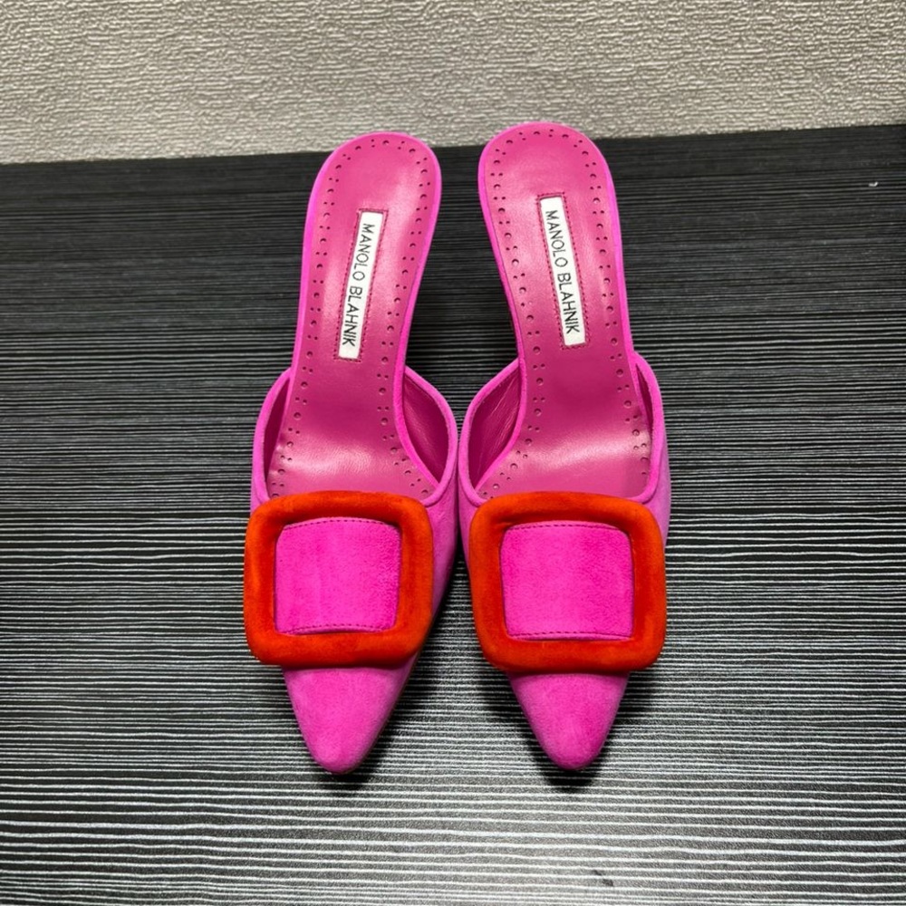 NWOT Manolo Blahnik Maysalebi Pointed-Toe Slip-On Mules EU 37 US 6